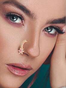 1 件套时尚多色星形吊坠鼻环 - 方晶锆石镶嵌粉色和透明宝石细节，适合日常和节日庆祝