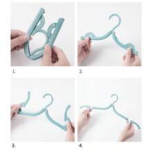 可折叠便携衣架旅行套装 - 包含多个结实耐用的折叠衣架和一个透明网格收纳袋。方便整理衣架，也可用于分隔洗漱用品和化妆品，防止泄漏。紧凑的折叠设计节省行李箱和宿舍空间，是商务旅行、度假、酒店住宿、学校宿舍和居家备用的理想之选。 - 藍色包1個+6個衣架+12個夾子 - 查看 4