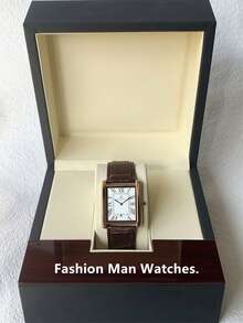 Pablo Raez 这款经典男士腕表套装包含多款产品，这款奢华的长方形男士腕表采用不锈钢复古表壳，饰以永不褪色的迷人玫瑰金点缀，搭配黑色和棕色超细纤维皮革表带，是一款时尚的男士配饰，防水深度达 50 米，并带有罗马数字日历显示，是一款绅士休闲石英腕表。