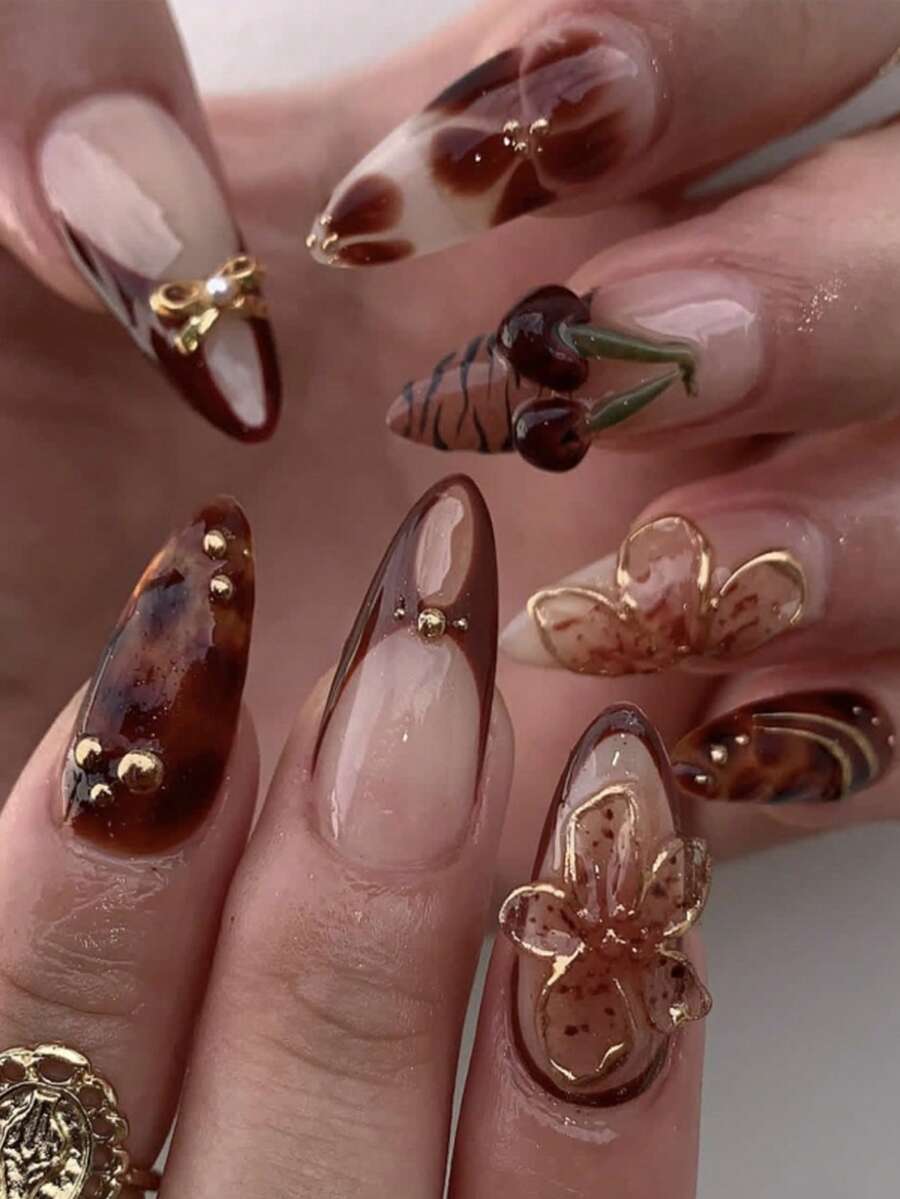 Nâng tầm diện mạo tức thì với bộ móng giả 24 món phong cách thu đông giản dị, thanh lịch, cổ điển, đường phố, hàng ngày, đính hạt kim loại vàng và nơ 3D, họa tiết hoa anh đào ba chiều viền vàng, hoa văn đồi mồi nâu và họa tiết ngựa vằn nâu, kiểu Pháp, hình hạnh nhân cỡ trung bình. Phù hợp cho các cô gái và phụ nữ thanh lịch và tinh tế, đây là lựa chọn tuyệt vời cho cuộc sống hàng ngày và khi đi mua sắm, giúp bạn thêm phần quyến rũ. - màu nâu - Xem 1