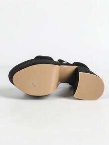 Sandalias de tacón alto de ante negro con correa, tacón grueso con plataforma, hebilla de metal y cremallera trasera - Negro - Ver 10