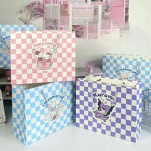 Sanrio 1 PIEZA Bolsa de regalo de papel kraft de gran capacidad con diseño de dibujos animados de Sanrio Katie Cat para decoración de cumpleaños u otras festividades. La bolsa de compras portátil puede presentar una impresión de color ligeramente desigual y unas pequeñas manchas, lo cual es normal en un producto de papel.
