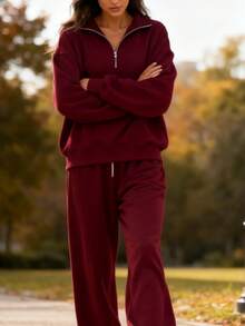 A Loose-Fitting Women's Sweatshirt With A Half-Zip Stand-Up Collar And Drawstring Casual Pants Creates A Relaxed And Sporty Women's Set. This Outfit Features A Loose And Casual Fit, Perfect For Comfortable Everyday Wear. - 紅色 - 查看 3