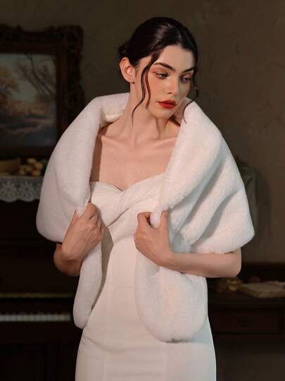 1pc Plus Size White Faux Fur Shawl, Warm Bridal Shawl For Autumn/Winter, Suitable For Weddings, Parties, Galas, Performances, Elegant Vintage Romantic Chic Luxury Plus Size Shawl Cloak, Outerwear For Wedding Dress, Strapless Dress