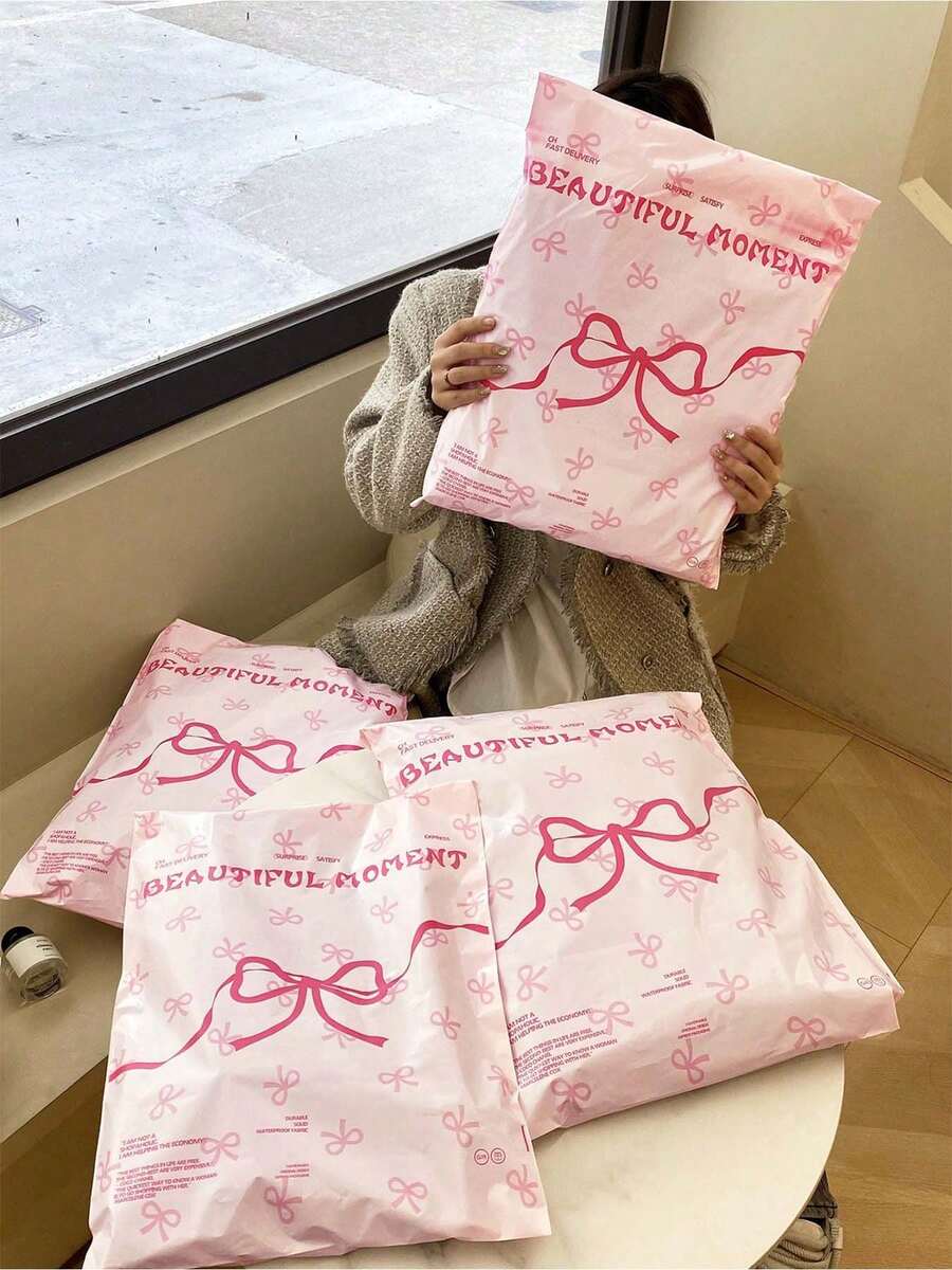 20个粉色蝴蝶结防水快递袋,采用全新PE材质,加厚邮寄袋,适用于运输、衣物收纳、文具、派对礼品包装等,用途广泛,密封方便,是理想的圣诞礼品包装。 - 粉色 - 查看 1