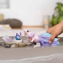 TendenciaSchleich bayala, Juego de 3 Piezas Axolotl Salamandra Juguetes para niñas y niños, Juego Axolotl Discovery con mamá y bebés, a Partir de 5 añosCalidad premium - Set de descubrimiento del ajolote - Ver 2