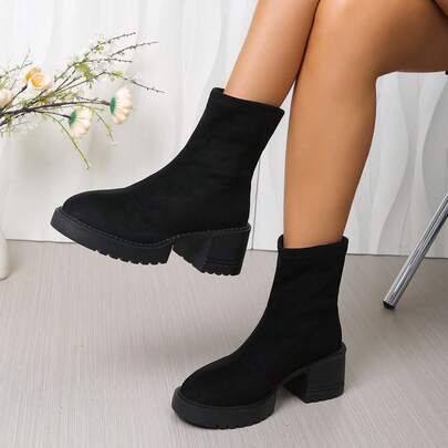 Modische Retro High Heel Elastic Socken Stiefel für Frauen, Neue Wildleder Slip-On Elastic Stiefel für Herbst/Winter 2025, Schlank Passende Elegante Einfarbige Klassische Vielseitige Kurze Stiefel