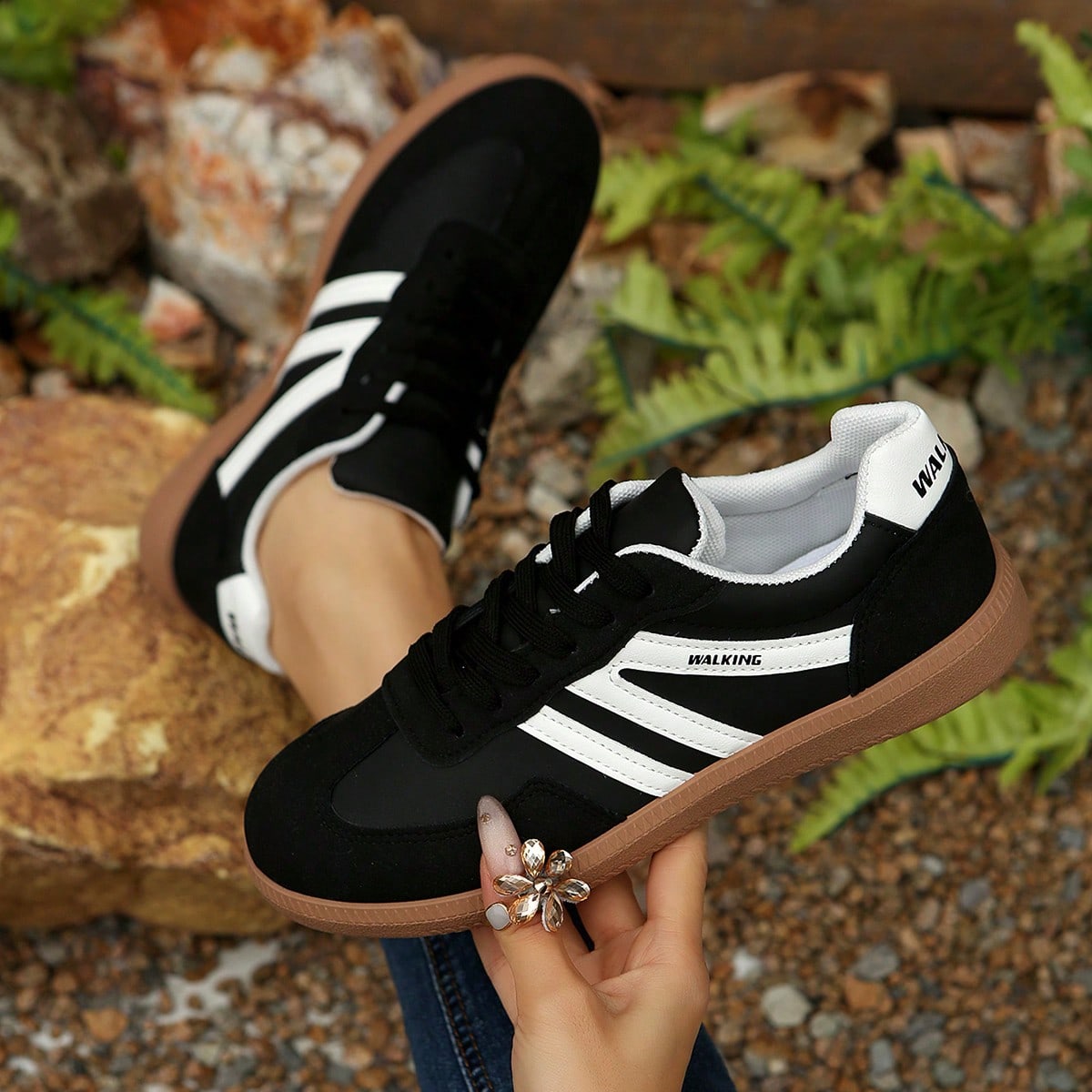 Nuevos zapatos de monopatín blancos de moda para mujer, primavera 2025, zapatillas casuales transpirables, estilo coreano Ins