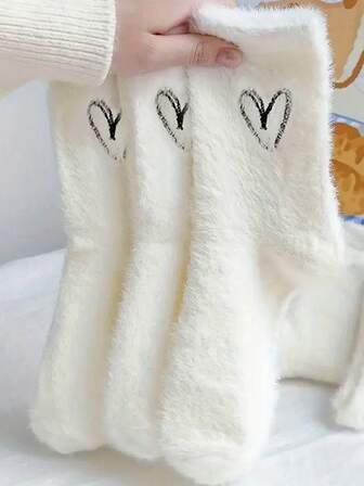 3 Pairs Women's Minimalist Heart Pattern White Casual Everyday Comfortable Mid-Calf Socks
