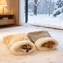 猫咪睡袋（单件装）——这款半封闭式毛绒睡袋有多种款式和颜色可供选择。它能为您的爱猫提供应有的舒适感，为您的爱宠打造一个舒适温暖的窝，让您的爱猫一年四季都生活在温暖、安全和快乐的氛围中。