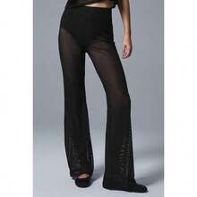 Alo Yoga Striped Mesh Tropical Nights Flare Pant - Black |  | Pilates Set - 黑色 - 查看 1
