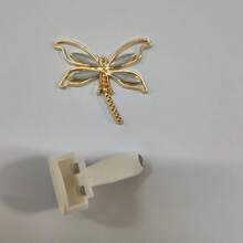 1 pieza Clip de rejilla de ventilación de coche con libélula brillante - Fragancia sólida de aromaterapia, accesorio divertido para el interior del coche, regalo perfecto para el esposo, la esposa o los amigos (perfume no incluido), adecuado para la decoración del interior del coche, ambientador de fragancia duradera, clip de rejilla de ventilación para VW, , Audi, Nissan, Opel, Peugeot, Renault, Chevrolet y talla grande.