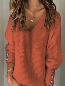 "Early Autumn Outfit Must-Have! V-Neck Knit Sweater With Metal Button Cuffs For A Stylish Touch. Loose Fit Slims The Figure And Hides Flaws, While The V-Neck Shows Collarbones For An Elegant Look. Wear It Alone For A Sleek Commute, Or Layer It For A Sophisticated Vibe. Perfect For Early Autumn Outings, Dates, And Work-Even Lazy People Can Easily Pull Off A Fashionable Style!" - 紅色 - 查看 3