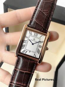 Pablo Raez 这款经典男士腕表套装包含多款产品，这款奢华的长方形男士腕表采用不锈钢复古表壳，饰以永不褪色的迷人玫瑰金点缀，搭配黑色和棕色超细纤维皮革表带，是一款时尚的男士配饰，防水深度达 50 米，并带有罗马数字日历显示，是一款绅士休闲石英腕表。