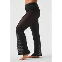 Alo Yoga Striped Mesh Tropical Nights Flare Pant - Black |  | Pilates Set - 黑色 - 查看 8