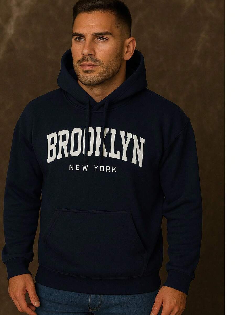 Comodidad y estilo en una sola prenda. Nuestra sudadera con capucha y cangurera es perfecta para un look casual, urbano y relajado. Diseñada con tela suave y ligera, ideal para el día a día o para mantenerte abrigado con estilo. - Azul Marino - Ver 1