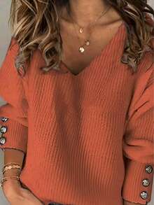 "Early Autumn Outfit Must-Have! V-Neck Knit Sweater With Metal Button Cuffs For A Stylish Touch. Loose Fit Slims The Figure And Hides Flaws, While The V-Neck Shows Collarbones For An Elegant Look. Wear It Alone For A Sleek Commute, Or Layer It For A Sophisticated Vibe. Perfect For Early Autumn Outings, Dates, And Work-Even Lazy People Can Easily Pull Off A Fashionable Style!" - 紅色 - 查看 1