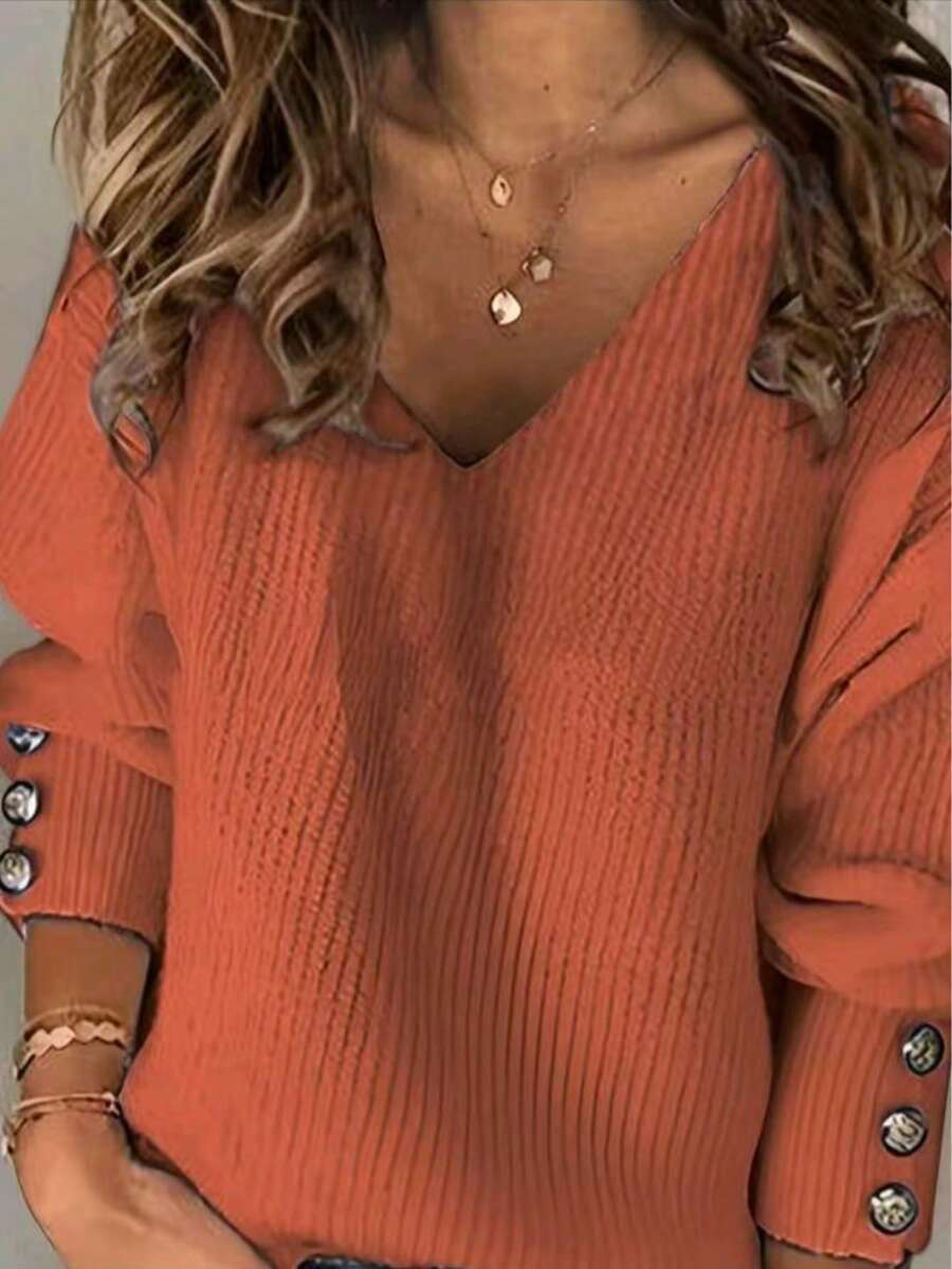 "Early Autumn Outfit Must-Have! V-Neck Knit Sweater With Metal Button Cuffs For A Stylish Touch. Loose Fit Slims The Figure And Hides Flaws, While The V-Neck Shows Collarbones For An Elegant Look. Wear It Alone For A Sleek Commute, Or Layer It For A Sophisticated Vibe. Perfect For Early Autumn Outings, Dates, And Work-Even Lazy People Can Easily Pull Off A Fashionable Style!" - 紅色 - 查看 1