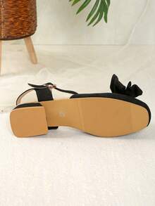 Damen Sandalen mit Schleifen-Dekor und Hohlmuster-Riemen, modische Sommer-Schnallen-Flachsandalen - Schwarz - Übersicht 6