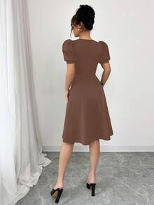 Đầm ngắn tay dáng suông màu trơn cài cúc kiểu dáng thanh lịch dành cho nữ, thích hợp cho mùa hè. - Cà phê - Xem 2