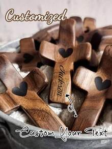 定制木质心形十字架，可刻名字或文字，鼓励礼物，小巧木质十字架，手持口袋十字架，指尖减压宗教礼物，适合祈祷、教堂礼物、复活节礼物，“上帝与你同在”，鼓励礼物，多功能，装饰性强，可重复使用，精致，时尚，高品质，色彩丰富，现代，可定制，个性化，独特，定制节日派对用品 - 彩色 - 查看 3