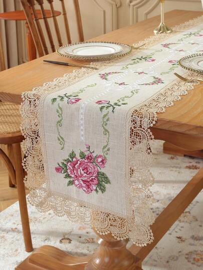 Caminho de mesa em tecido de poliéster e linho, com bordados requintados em ponto cruz e acabamento em renda. Estilo luxuoso e moderno, ideal para cozinha, mesa de jantar, mesa de centro, mesa de conferência, armário, suporte de TV, decoração de casa, reuniões familiares, decoração de festas, ambientes internos e externos, decoração de festas e casamentos, todas as estações do ano.