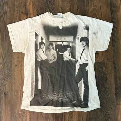 Camiseta gráfica vintage de los Beatlesunisex de la  de algodón puro de alta densidad de 220 g. C-AmiS-eta de viA-Je de aL-Godón de - UniS-ex - SeC-Ado rápido y mínimas arrugas Apta para todas las perS-onas, ya sean mujeres o hombres Tejido duradero de alta C-Alidad apto para todas las oC-Asiones, suave al tacto pero diseñado para durar Tops transpirables Conjuntos de otoño para mujer Conjuntos de vaC-Aciones para mujer Disfraz de Halloween para mujer