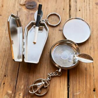 1pc Portable Silver Ashtray - Keychain Ashtray, Pocket Ashtray, Creative Mini Ashtray For Carrying, Keychain Ashtray For Daily Necessities And Cleaning Supplies