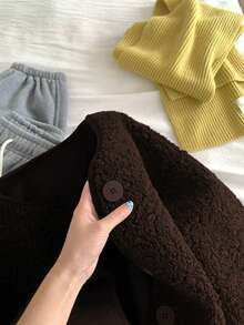 女士卡其色泰迪绒仿羊毛长袖开襟羊毛衫外套，时尚百搭，略带弹性