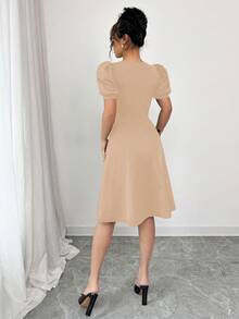 女士休闲纯色纽扣灯笼袖迷你连衣裙，优雅夏季款 - 卡其色 - 查看 2