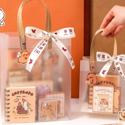 20/26 件装可爱水豚主题文具礼盒套装 - 包括卷轴笔记本、中性笔、吊坠及配件 - 非常适合学生和动物爱好者 | 可爱办公用品，活泼设计 | 水豚中性笔及配件