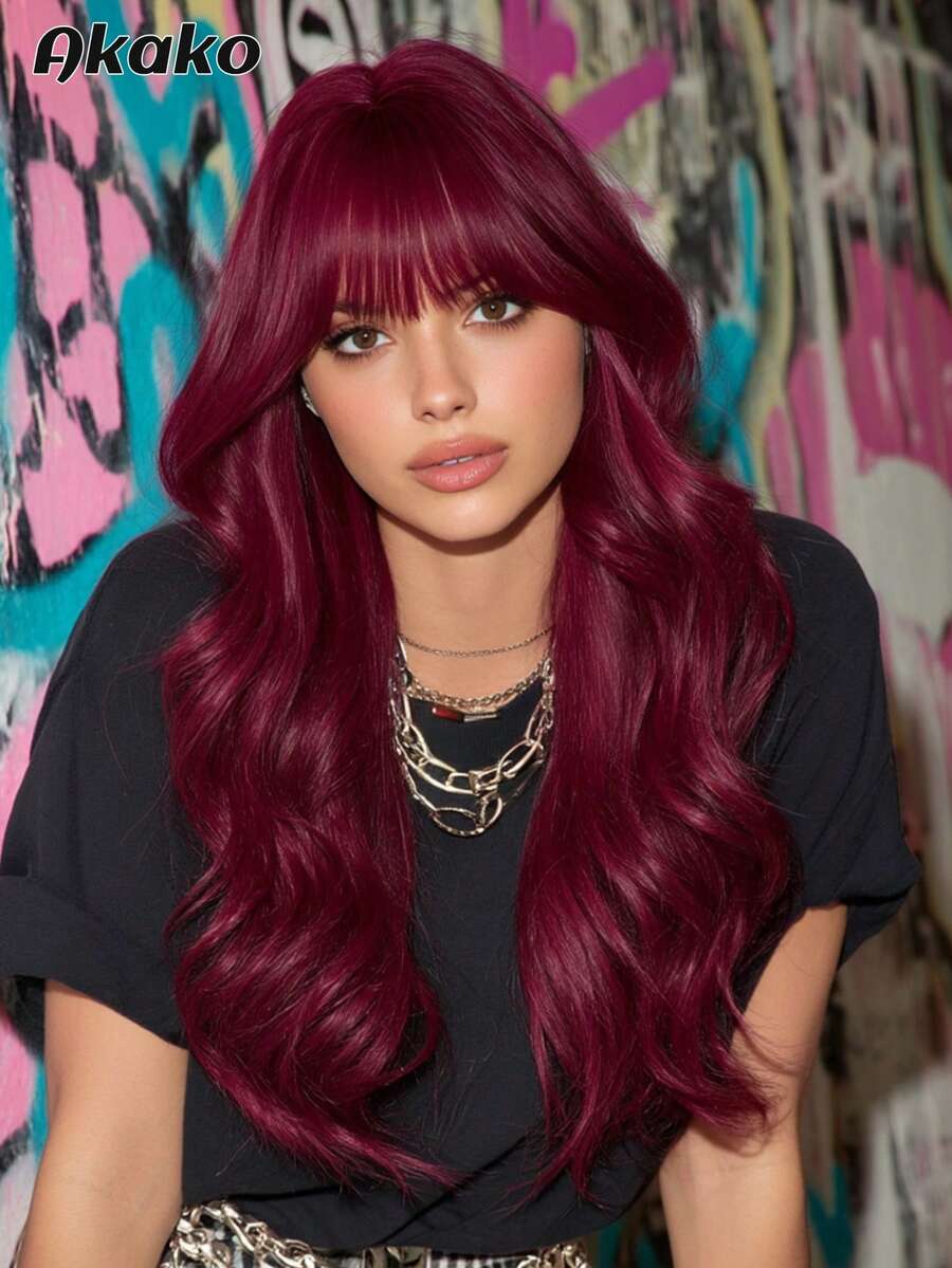 AKAKO Tóc giả màu tím đỏ sóng dài cho nữ, tóc giả tổng hợp gợn sóng có mái, tóc giả sợi chịu nhiệt trông tự nhiên, tóc giả hóa trang thời trang cho tiệc Halloween, vũ hội hóa trang, lễ hội âm nhạc & lễ hội hóa trang 26 inch - Màu đỏ tím - Xem 1