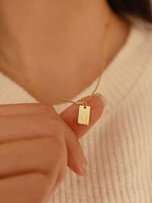 1条简约A-Z 26字母方形不锈钢镀金盒链项链，适合女性日常、街头和旅行佩戴，精致的字母项链，可作为生日、圣诞节、情人节礼物送给爱人、家人、朋友和闺蜜。 - 金色 - 查看 3