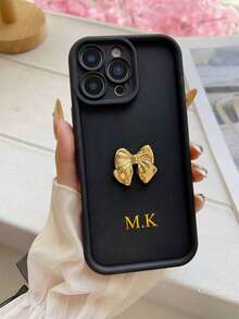 1 szt. Spersonalizowane etui na telefon z metalową kokardką, matowe, w pełni kryjące, odporne na wstrząsy, w cukierkowym kolorze, z możliwością personalizacji liter i imion, etui na telefon w jednolitym kolorze retro dla pary, kompatybilne z Apple 17 16 15 14 Pro Max 13 12 11 Plus, prezent na walentynki, dobry prezent urodzinowy, prezent świąteczny, prezent dla niej, prezent spersonalizowany, Etsy/produkt spersonalizowany, spersonalizowany prezent dla niej, prezent rocznicowy, prezent ślubny, spersonalizowany prezent dla mamy (tłoczenie folią)