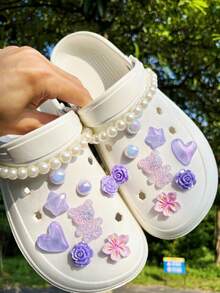 18件套紫色小熊、仿珍珠链、玫瑰、爱心、花朵、五角星DIY可拆卸装饰配件，适用于凉鞋、木屐、花园鞋、沙滩鞋，四季皆宜，是绝佳的节日礼物。