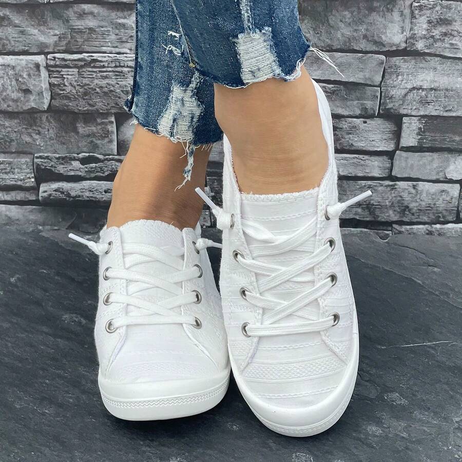 A Pair Of New Red Checkered Low-Top Lace-Up Canvas Shoes For Women For All Seasons. Fashionable, Personalized, Casual And Versatile Plus-Size Women's Shoes. Lightweight, Comfortable, Flat-Soled And Non-Tiring Outdoor Sports Shoes. - trắng - Xem 1
