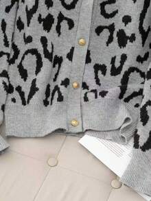 Cardigan de Tricô Vintage com Decote em V na Moda para Mulheres, Suéter de Manga Longa com Contraste de Cor e Estampa de Leopardo por Toda Parte, Fechamento com Botões, Adequado para Uso Diário, Outono/Inverno