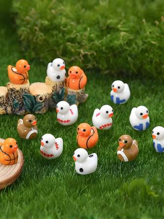 40/20/10pcs Mini Resin Duck Figures, Miniature Sports Ball Style Duck Tiny Animals Ornaments For DIY Fairy Garden, Home Office Desk, Collector Displays, Sports Themed Party Favors, Car Interior Accessories, Valentine's Day, New Year, Christmas Decorations, Birthday Party Gifts(Random Style)