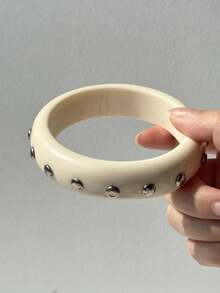 1pc Black & White Asymmetrical Exaggerated Resin Bracelet, Punk Style Silver Rivet Decor Women's Jewelry, Vintage Thick Chunky Accessory For Autumn/Winter