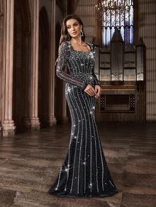 Robe de soirée élégante pour femmes ornée de perles et de strass, robe de luxe étincelante de cristaux, convient pour le tapis rouge, les galas, les dîners de gala, les bals de charité, les concerts, les cocktails. Robe longue noire à manches longues et col carré