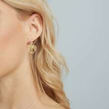 MDFUN 1 Peça Conjunto de Pulseira de Pedra de Zircônia Dourada Fashionable & Versátil de 4,0 mm + Brincos de Árvore da Vida de Coração Oco de Zircônia, Adequado para Uso Diário de Mulheres, Presente de Natal