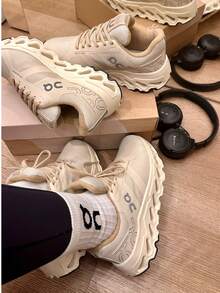 Unisex Retro Style Casual Sneakers – White With Black Stripes And Rubber Sole - Khỏa thân - Xem 2