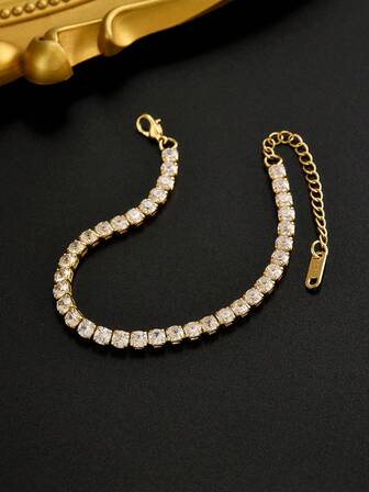 سوار تنس رجالي مرصع بالزركونيا، تصميم بسيط مع أحجار زركونيا مربعة متعددة، يعكس أناقة وفخامة، مناسب للحفلات والمناسبات والإطلالات اليومية الأنيقة