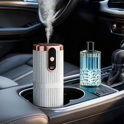 1个白色电动香薰机，适用于家庭、汽车、酒店等场所，可壁挂/桌面摆放，5种工作模式，USB充电，6种精油可选。适用于汽车、住宅、客厅、主卧和办公室。提供多种套装选择（可选：1/2/3瓶精油+1个香薰机），让房间充满芬芳。