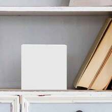 1PC Fun Bathroom Sign "Please Put The Toilet Lid Down Before Flushing" - A Humorous Decorative Piece For A Faux Wood Toilet Seat With A Lid-Down Reminder. Classic Black And White Box-Style Bathroom Sign Suitable For Home, Guest Bathrooms, Or Shower Rooms (5x5x1.6 Inches) - Easy-To-Install Hanging Holes. - 白色 - 查看 2