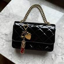 金属口红收纳钥匙扣,配有可替换不锈钢网袋,心形和星形口红盒钥匙扣,内置迷你镜子,时尚悬挂装饰,适合存放润唇膏和化妆品,是手提包和钱包的时尚配饰,便携式化妆用品,是女性、女孩、爱美人士的理想之选,也是送礼佳品。 - 彩色 - 查看 7