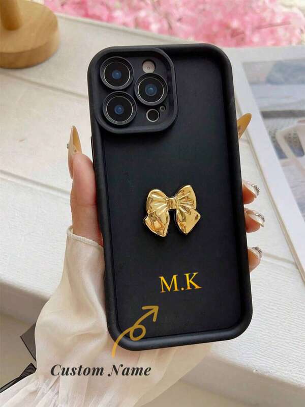 1 szt. Spersonalizowane etui na telefon z metalową kokardką, matowe, w pełni kryjące, odporne na wstrząsy, w cukierkowym kolorze, z możliwością personalizacji liter i imion, etui na telefon w jednolitym kolorze retro dla pary, kompatybilne z Apple 17 16 15 14 Pro Max 13 12 11 Plus, prezent na walentynki, dobry prezent urodzinowy, prezent świąteczny, prezent dla niej, spersonalizowany prezent, Etsy/produkt spersonalizowany, spersonalizowany prezent dla niej, prezent rocznicowy, prezent ślubny, spersonalizowany prezent dla mamy (tłoczenie folią)