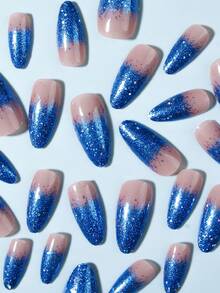 24 piezas/set Uñas postizas largas de almendra con diseño degradado de brillo azul, incluye 1 pieza de pegamento de gelatina y 1 pieza de lima de uñas. Las uñas de brillo azul y las uñas con puntas francesas harán que tus dedos brillen y se vean hermosos, muy adecuadas para fiestas, baile y uso diario