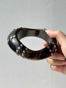 1pc Black & White Asymmetrical Exaggerated Resin Bracelet, Punk Style Silver Rivet Decor Women's Jewelry, Vintage Thick Chunky Accessory For Autumn/Winter