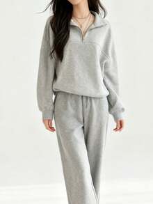 A Loose-Fitting Women's Sweatshirt With A Half-Zip Stand-Up Collar And Drawstring Casual Pants Creates A Relaxed And Sporty Women's Set. This Outfit Features A Loose And Casual Fit, Perfect For Comfortable Everyday Wear. - 灰色 - 查看 1